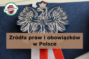 Emblemat białego orła w koronie na tle biało czerwonej wstęgi i granatowej teczki. Napis: Źródła praw i obowiązków w Polsce.
